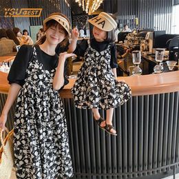 Family Matching Outfits Mother and Daughter Short Sleeves Fake Two Piece Floral Dress Clothes Clothing 220914
