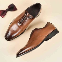 Dress Shoes Lace Up New Spring Leather Block Carved Business Men's British Youth Wedding Trend 220914