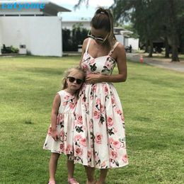 Family Matching Outfits Family Look Mom And Daughter Sleeveless Dress Family Matching Clothes Floral Mommy And Me Party Dresses Mother Baby Girls Outfit 220914