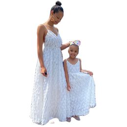 Family Matching Outfits Vintage Mommy And Me White Maxi Dresses For Birthday Wedding Party Mother Daughter Solid Ankle Long Dress Family Matching Outfit 220914