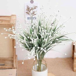 Faux Floral Greenery Artificial White Berries Plastic Fake Flowers Outdoor Decoration Christmas Living Room Wedding Home Decor Arrange Artificial Plant J220906