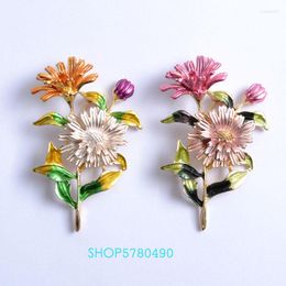 Brooches Gold Colour Sunflower Vintage Alloy Brooch For Women Elegant Painted Pin Dress Party Accessory Lady Gifts Fashion Jewellery