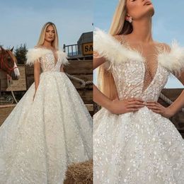 Luxury Feather Wedding Dress Custom Made Off The Shoulder Beads Illusion Ball Gown Outdoor Bridal Dresses