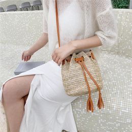 Evening Bags 2022 Ladies Wicker Woven Bucket Bag Leisure Tassel Rattan Large Capacity Handbag Summer Beach Shoulder Straw Wallet