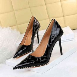 9611-3 Sandals Style Sexy High Heels Women's Shoes Ultra High Heels Shallow Mouth Pointed Metal Chain Rivet Single