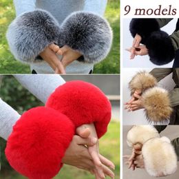 Knee Pads Arrival Plush Arm Warmmer Winter Fashion Design Women Warm Windproof Cuffs Set Bracelet Fur Oversleeve