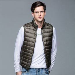 Men's Down Parkas Men's Winter Coat 90% White Duck Down Puffer Vest Portable Ultra Light Sleeveless Jacket Portable Waistcoat for Men 220916