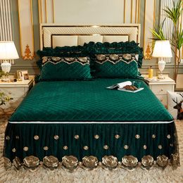 Säng kjol lyxig euro kristall sammet guld spetsar ruffles quilted blixtlås borttagbar madrass täcker sängöverdragskuddar sängkläder set