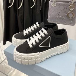 Women Sneakers Designer Shoes Double Wheel gabardine sneakers Classic Sports Chaussures Trainers Triangle Mark Loafer Dhgate Scarpes