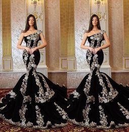 2023 Graceful Black Prom Dresses One Shoulder Rhinestones Mermaid Party Dresses Sleeveless Long Train Custom Made Evening Dress