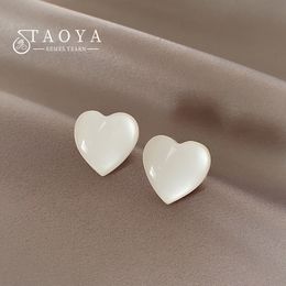 Summer Sweet Acrylic White Heart-Shaped Stud Earrings Fashion Accessories For Girls WomanTemperament Jewellery