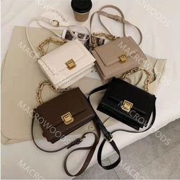 Luxury Shoulder Bags Designer messenger bag Fashion Crossbody for women Thick chain handle handbags Leather satchel clutch bag simple design Plain Satchels HBP