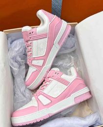 Повседневная обувь Дизайнеры Кроссовки для женщин Мужчины Баскетбольная спортивная обувь с низким верхом Мода 22SS Новый цвет Повседневная обувь High Vertion Luxurys Ladies Sneaker Baby