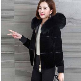 Women's Fur Faux Winter Sheep Sharing Overcoat Ladies High Waist Slim Jacket Female Fake Hooded Short Coat O4 220919