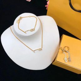 Women Necklace Earring Designer Bracelet Luxurys Jewelry Sets Fashion Daimond Letter Brands F Earrings For Womens Gold Chain Link Pendant Box