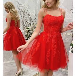 Rote Spitzenapplikationen, Heimkehrkleider, Spaghettiträger, rückenfrei, kurzes Ballkleid, Mini-Cocktail-Partykleider, süße 16-Abschlusskleider