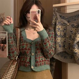 Women s Knits Tees Autumn Sexy Retro Square Floral Cropped Cardigan Knitted Top Slim Pull Femme Jumpers Single breasted Jacquard Sweater Coat 220919