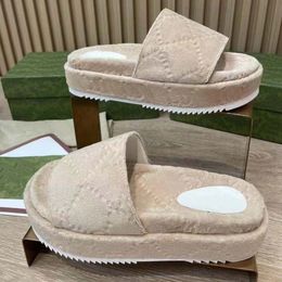 Тапочки с буквенным принтом Брендовые дизайнерские женские бархатные сандалии на платформе для пар