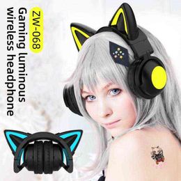 Headsets ZW-068 Gaming Headphones Luminous Wireless Cat Ear Headset Head-mounted Game Music Earphones With Colourful Dazzling Lights T220916