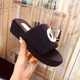 Woman Slippers Sandals Platform Stylish Women Slipper Shoes Slide Metal Decor Classic Plaid Fashion Classics Sandal Winter Fuzzy