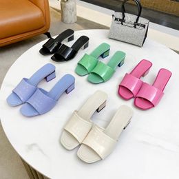 2022 Fashion Women's Slippers Luxury Designer Sandals Genuine Leather High Heels Flat One Word Thick Bottom Half Hold Jelly Flip Flop Rubber Outsole 35-41