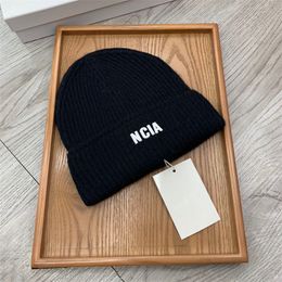 Luxury Beanie Designer Winter Skull Hat Womens Men Knitted Cap Fashion Brand Cashmere Casual Caps High Quality Outdoor Warm Beanie 12 Colours