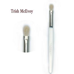 Trish McEvoy beauty #30 eye Blending Brush highlight brush flat head animal hair Makeup Tools