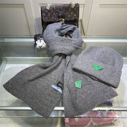 Designer Scarfs Ball Cap Skull Caps Solid Colour Men Womens Winter Cashmere Knit Hat Scarf Set Fashion Accessories