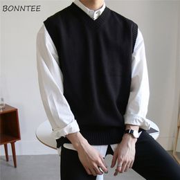 Men's Sweaters Sweater Vest Men Simple All-match V-neck Solid Sleeveless Male Tops Basic Cosy Korean Style Ins Leisure Knitted Plus Size M-3XL 220921