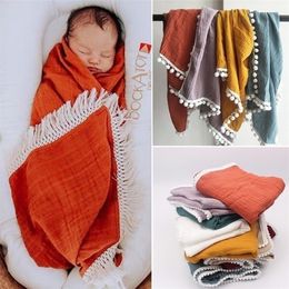 Blankets Swaddling Organic Cotton Muslin Blanket Double Gauze Bath Towel Baby Tassel born Big Diaper Swaddle Wrap Feeding Po Props 220920