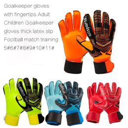 Sports Gloves Goalkeeper gloves with fingertips adult children goalkeeper thick latex slippery football training 220920
