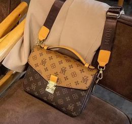 2022 Top Designers Messenger Bags Womens Handbag Oxidizing Leather POCHETTE Elegant Shoulder Bag Luxury Crossbody Purses Shopping Totes