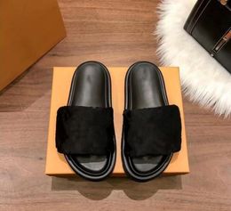 2023Designer Pool Pillow Slippers Fashion Show New Style Slipper Lady Embossing Shoes Top Quality Leather Sandal Sunset Flat Rubber Outsole Slides Sandals1