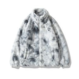 Piumino in pile con pelliccia sintetica Hip Hop invernale Streetwear Uomo Harajuku Tie Dye Heart Fuzzy Giacche Cappotti caldi 2022 Cappotti con cerniera casual