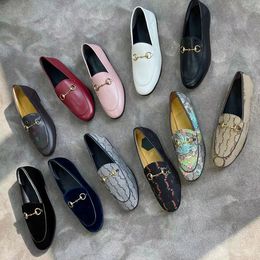 Sapatos sociais Mocassim Mules Princetown Sapatos femininos casuais rasos Autêntico couro fivela Lady Couro Trample 100% tamanho grande 34-46