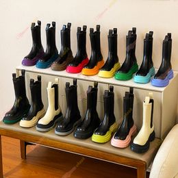 2022 Top Designer Boots Tire Chelsea plataforma botas bottegas ao ar livre martin tornozelo de luxo anti-deslizamento a onda colorida sola de borracha el￡stica webbing girl feminino sapatos