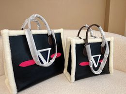 New Faux Fur shopping bags Totes Teddy-Bear handbag Series Commuter Bag Women's Onthego Shoulder bag fashion luxury designer tote wallets