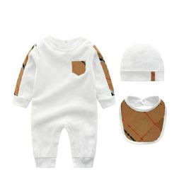 100%Cotton Baby Rompers Boy Girl 1-2 år gammal nyfödd nyfödd långärmad korta ärmar Kids Designer Jumpsuit Hat Bibbs 3 Piece Set