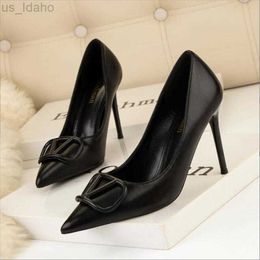 Отсуть обувь плюс размер 41 Женский каблук роскошный дизайнер сексуальный заостренные насосы женщины Ультра High 9,5 см 6см. Женские стилеты Zapatos Mujer L220923