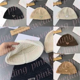 Triangle Badge Knitted Hat Thick Warm Wool Hat Solid Colour Skull Cap Women Men Elastic Beanies