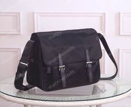 Mens Black Nylon Messenger Bags Designers Crossbody Bags Fashion Small Shoulder Bag Flaps with Purse Cross Body Luxury Man Handbag Solid Color Canvas Unisex
