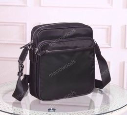 Cross Body Bag Nylon Luxury Designer Bags Fashion Black Colours Messenger Bags Casual Handbag For Men Vintage Canvas Handbags