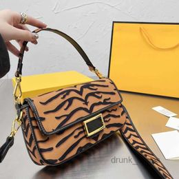 Akşam çantaları kadın omuz crossbody çanta kadın geniş kayışlar messenger tote leopar hasp iç fermuar cep çantası cüzdan cüzdan