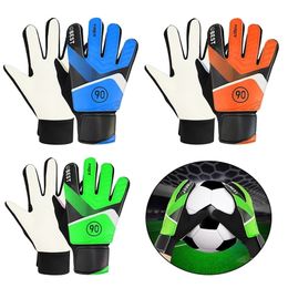 Sports Gloves 1 Pair Kids Boy Soccer Goalkeeper PU Gloves Finger Protection Goal Thickened Latex Football Gloves for futbol futebol Goalkeeper 220923