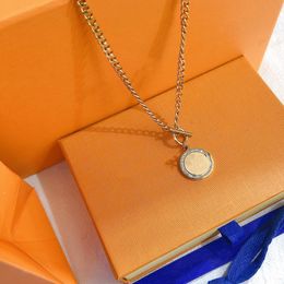 Fashion Classic Clover Necklaces Pendants Mother Pearl Stainless Steel Plated 18K for Women Valentine Mother Day Engagement Christmas Gift