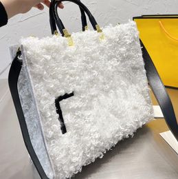 White Teddy Hair Totes Shopping Bags Large Capacity Plush Womens Commuting Leisure Handbags New Style Shoulder Bag Lamb Wool Cross Body Handbag