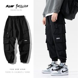 Pantaloni da uomo Streetwear Nero Mens Harem Jogging Uomo Cargo Hip Hop Casual Tasche Pantaloni sportivi Pantaloni moda oversize maschile 220924