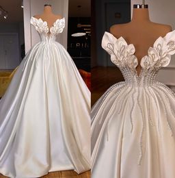 Graceful Pearls Wedding Dress Handmade Flowers Ruffles Bridal Gowns Beaded Sleeveless Floor Length Robe de mariee