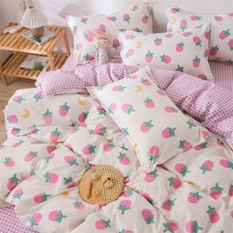 Bedding sets Strawberry Bedding Sets Flowers Printed Bed Linen Duvet Cover Flat Sheet Pillowcase Queen Single Full Size Home Textiles 220924