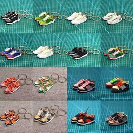 Designer mini 3D estéreo tênis chaveiro mulher homens crianças anel chaves presentes de alta qualidade sapatos de chaves de carteira de chave